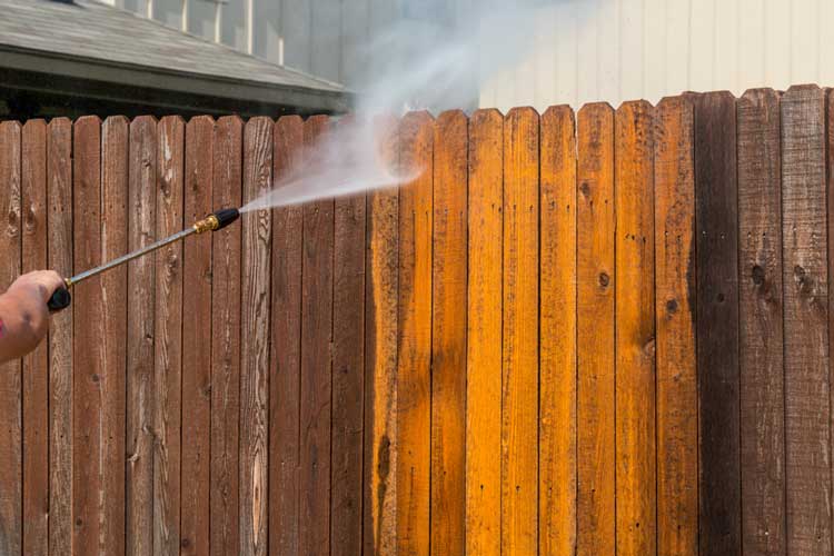 wooden-fence-power-wash-cleaning